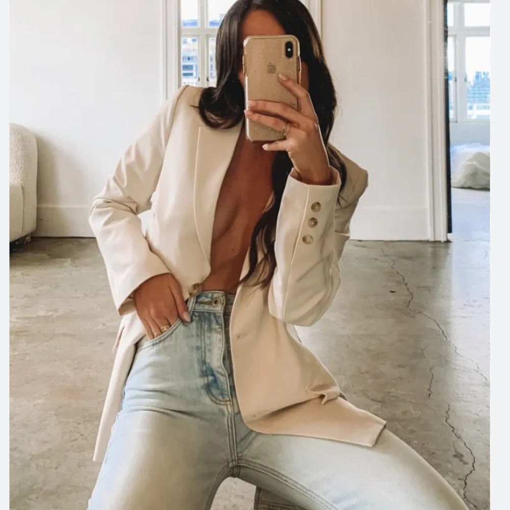 Beginning Boutique Emma Leger Cutout Back Blazer 8